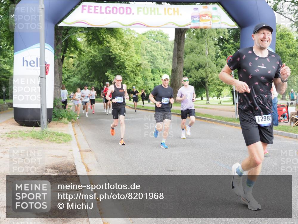 29.06.2025 - hella hamburg halbmarathon MichiJ http://msf.ph/oto/8201968 29.06.2025 10:21:41 Zwischen KM18-KM19 51, 6358, 7793, 10484, 10876, 11169, 11370, 12987, 15826, 16957, 18099 meine-sportfotos.de