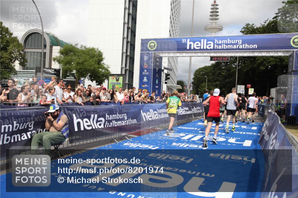 29.06.2025 - hella hamburg halbmarathon Michael Strokosch http://msf.ph/oto/8201974 29.06.2025 10:43:39 Ziel 3116, 4080, 5124, 7635, 10246, 11648, 12623, 13996, 14484, 14690, 16338, 17912, 18449, 18513, 18775, 18810, 19229 meine-sportfotos.de