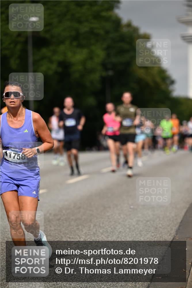 29.06.2025 - hella hamburg halbmarathon Dr. Thomas Lammeyer http://msf.ph/oto/8201978 29.06.2025 10:11:46 Kennedybrücke 1173, 1893, 1993, 2032, 2136, 3328, 3929, 4262, 5242, 5899, 6196, 6517, 6518, 6707, 6713, 6715, 6833, 7476, 7503, 7760, 8585, 9338, 9967, 10283, 10700 meine-sportfotos.de