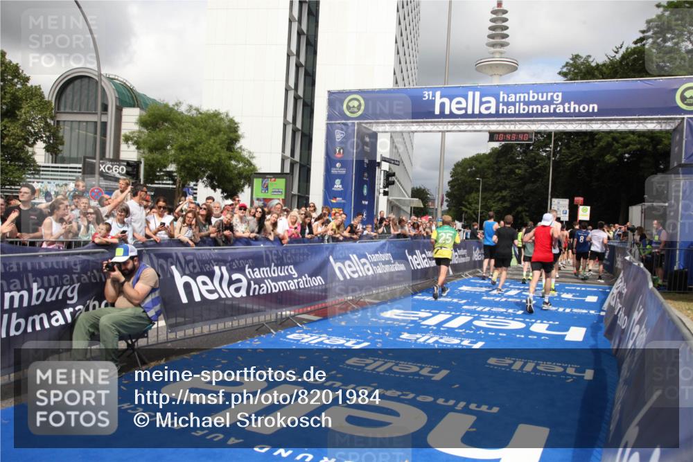29.06.2025 - hella hamburg halbmarathon Michael Strokosch http://msf.ph/oto/8201984 29.06.2025 10:43:39 Ziel 3116, 4080, 5124, 7635, 10246, 11648, 12623, 13996, 14484, 14690, 16338, 17912, 18449, 18513, 18775, 18810, 19229 meine-sportfotos.de