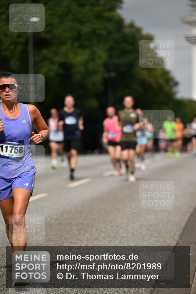 29.06.2025 - hella hamburg halbmarathon Dr. Thomas Lammeyer http://msf.ph/oto/8201989 29.06.2025 10:11:46 Kennedybrücke 1173, 1893, 1993, 2032, 2136, 3328, 3929, 4262, 5242, 5899, 6196, 6517, 6518, 6707, 6713, 6715, 6833, 7476, 7503, 7760, 8585, 9338, 9967, 10283, 10700 meine-sportfotos.de