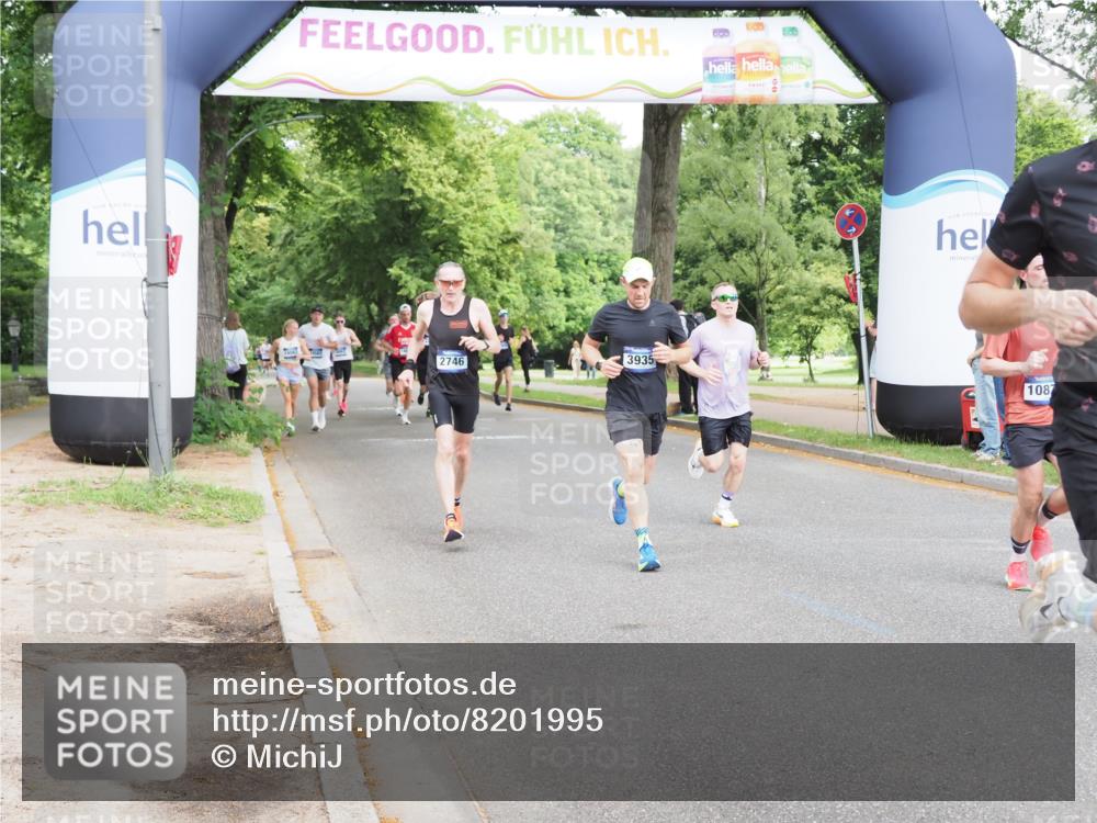 29.06.2025 - hella hamburg halbmarathon MichiJ http://msf.ph/oto/8201995 29.06.2025 10:21:42 Zwischen KM18-KM19 51, 3935, 6358, 7793, 10876, 11370, 12987, 15826, 16957, 18099 meine-sportfotos.de