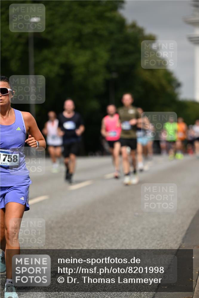29.06.2025 - hella hamburg halbmarathon Dr. Thomas Lammeyer http://msf.ph/oto/8201998 29.06.2025 10:11:46 Kennedybrücke 1173, 1893, 1993, 2032, 2136, 3328, 3929, 4262, 5242, 5899, 6196, 6517, 6518, 6707, 6713, 6715, 6833, 7476, 7503, 7760, 8585, 9338, 9967, 10283, 10700 meine-sportfotos.de