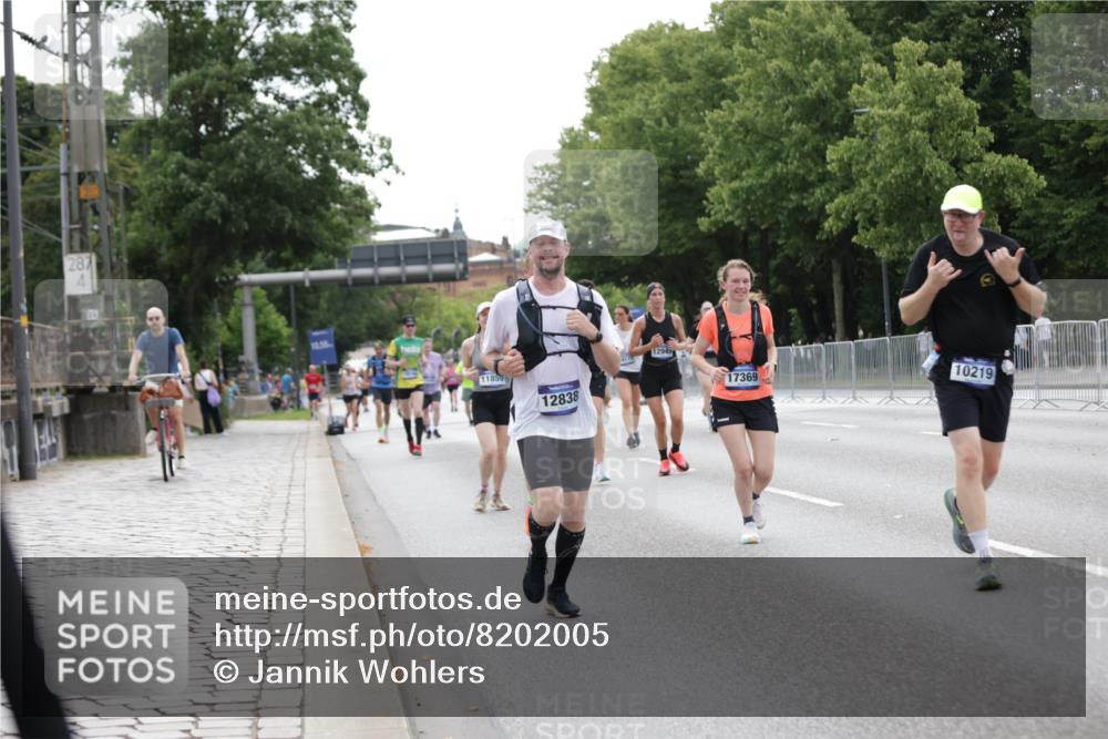29.06.2025 - hella hamburg halbmarathon Jannik Wohlers http://msf.ph/oto/8202005 29.06.2025 10:25:31 Lombardsbrücke 1479, 1481, 3765, 4378, 4797, 5497, 6663, 8881, 10104, 10219, 11139, 11596, 11699, 11828, 11859, 12074, 12505, 12838, 12945, 12946, 14179, 14223, 16354, 16927, 17369, 19144 meine-sportfotos.de