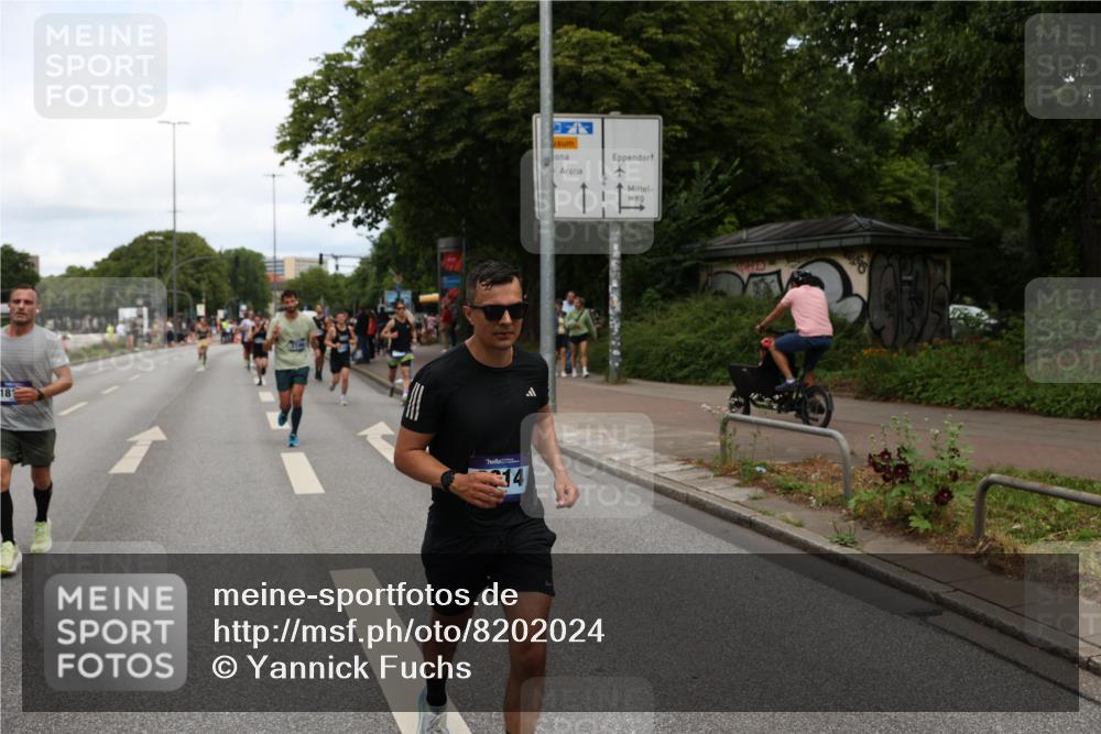 29.06.2025 - hella hamburg halbmarathon Yannick Fuchs http://msf.ph/oto/8202024 29.06.2025 10:32:04 20KM 1290, 2196, 2404, 2767, 3790, 5042, 5307, 5923, 6047, 6123, 6458, 7310, 9017, 9178, 9914, 10190, 10451, 11423, 12739, 12900, 13141, 13372, 13854, 14387, 14459, 14691, 14934, 15178, 15410, 15939, 16992, 17125, 17137, 18103, 18159, 18216, 18357, 18986 meine-sportfotos.de
