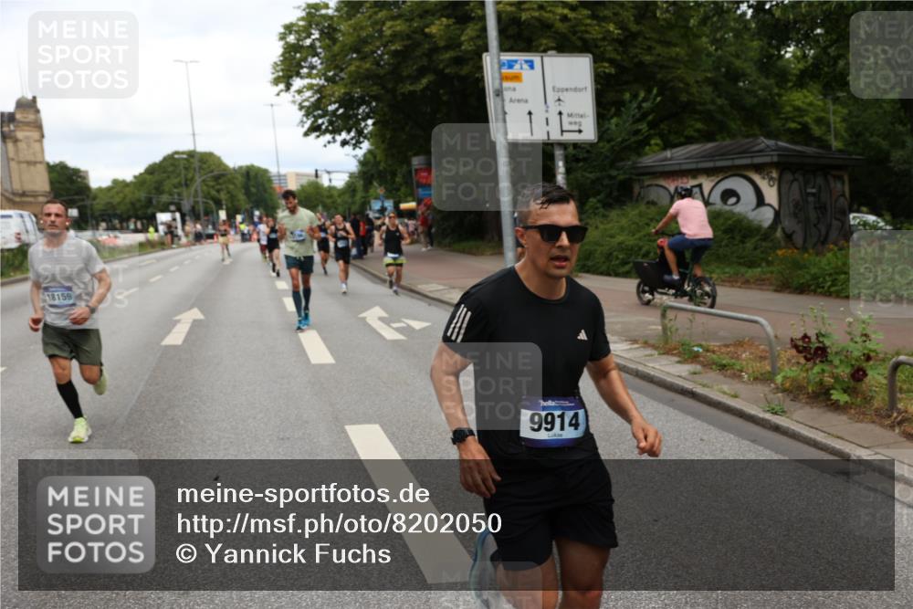 29.06.2025 - hella hamburg halbmarathon Yannick Fuchs http://msf.ph/oto/8202050 29.06.2025 10:32:04 20KM 1290, 2196, 2404, 2767, 3790, 5042, 5307, 5923, 6047, 6123, 6458, 7310, 9017, 9178, 9914, 10190, 10451, 11423, 12739, 12900, 13141, 13372, 13854, 14387, 14459, 14691, 14934, 15178, 15410, 15939, 16992, 17125, 17137, 18103, 18159, 18216, 18357, 18986 meine-sportfotos.de