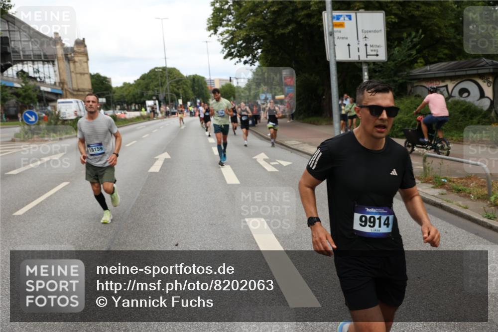 29.06.2025 - hella hamburg halbmarathon Yannick Fuchs http://msf.ph/oto/8202063 29.06.2025 10:32:04 20KM 1290, 2196, 2404, 2767, 3790, 5042, 5307, 5923, 6047, 6123, 6458, 7310, 9017, 9178, 9914, 10190, 10451, 11423, 12739, 12900, 13141, 13372, 13854, 14387, 14459, 14691, 14934, 15178, 15410, 15939, 16992, 17125, 17137, 18103, 18159, 18216, 18357, 18986 meine-sportfotos.de
