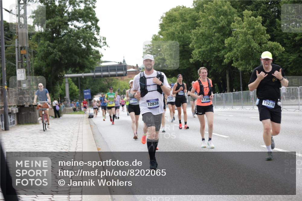 29.06.2025 - hella hamburg halbmarathon Jannik Wohlers http://msf.ph/oto/8202065 29.06.2025 10:25:31 Lombardsbrücke 1479, 1481, 3765, 4378, 4797, 5497, 6663, 8881, 10104, 10219, 11139, 11596, 11699, 11828, 11859, 12074, 12505, 12838, 12945, 12946, 14179, 14223, 16354, 16927, 17369, 19144 meine-sportfotos.de