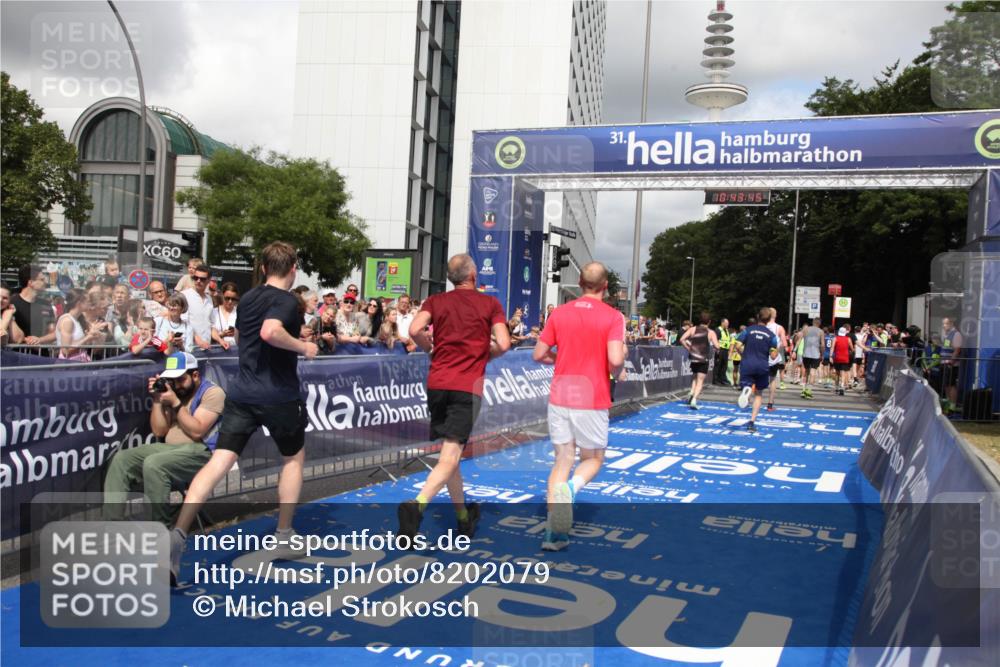 29.06.2025 - hella hamburg halbmarathon Michael Strokosch http://msf.ph/oto/8202079 29.06.2025 10:43:44 Ziel 3116, 4318, 6903, 6991, 9114, 13421, 13996, 14201, 14210, 14690, 15328, 15932, 17912, 18449, 19090 meine-sportfotos.de