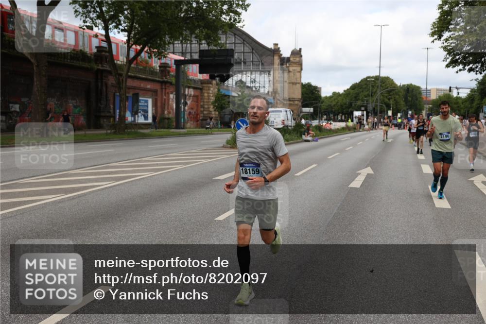 29.06.2025 - hella hamburg halbmarathon Yannick Fuchs http://msf.ph/oto/8202097 29.06.2025 10:32:05 20KM 1290, 2196, 2404, 2767, 3790, 5042, 5307, 5791, 5923, 6047, 6123, 6458, 7310, 9017, 9914, 10190, 10451, 11423, 12739, 12900, 13141, 13372, 13854, 14387, 14459, 14691, 14934, 15178, 15410, 16992, 17125, 17137, 18103, 18159, 18216, 18357, 18986 meine-sportfotos.de