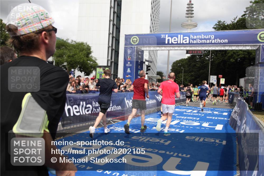 29.06.2025 - hella hamburg halbmarathon Michael Strokosch http://msf.ph/oto/8202105 29.06.2025 10:43:44 Ziel 3116, 4318, 6903, 6991, 9114, 13421, 13996, 14201, 14210, 14690, 15328, 15932, 17912, 18449, 19090 meine-sportfotos.de