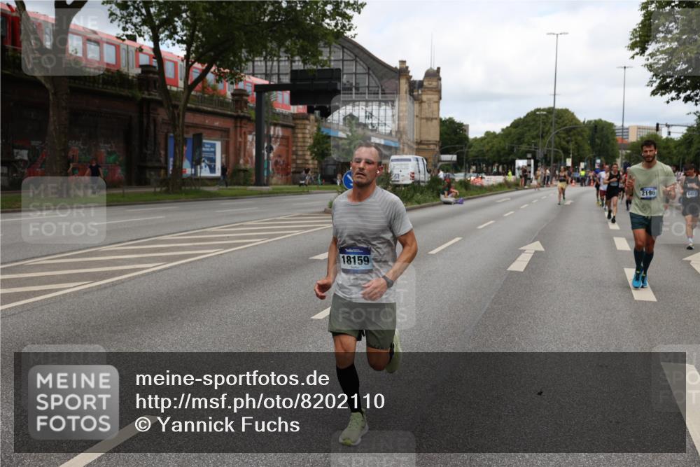 29.06.2025 - hella hamburg halbmarathon Yannick Fuchs http://msf.ph/oto/8202110 29.06.2025 10:32:05 20KM 1290, 2196, 2404, 2767, 3790, 5042, 5307, 5791, 5923, 6047, 6123, 6458, 7310, 9017, 9914, 10190, 10451, 11423, 12739, 12900, 13141, 13372, 13854, 14387, 14459, 14691, 14934, 15178, 15410, 16992, 17125, 17137, 18103, 18159, 18216, 18357, 18986 meine-sportfotos.de
