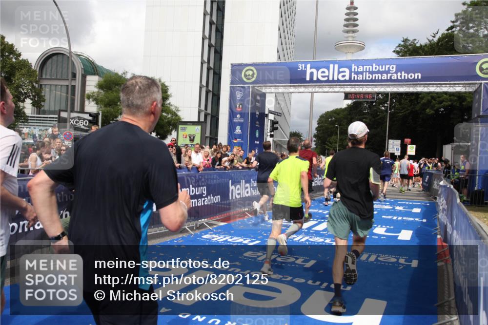 29.06.2025 - hella hamburg halbmarathon Michael Strokosch http://msf.ph/oto/8202125 29.06.2025 10:43:45 Ziel 1976, 3116, 4318, 6903, 6991, 9114, 9159, 13421, 13996, 14201, 14210, 14690, 15328, 15932, 16105, 17912, 18449, 19090 meine-sportfotos.de