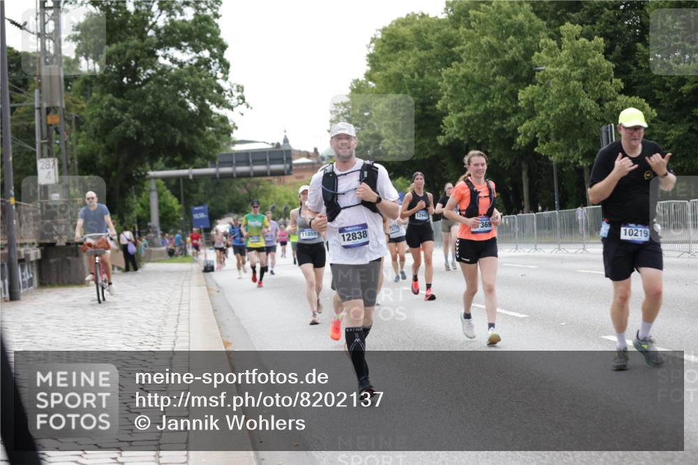 29.06.2025 - hella hamburg halbmarathon Jannik Wohlers http://msf.ph/oto/8202137 29.06.2025 10:25:31 Lombardsbrücke 1479, 1481, 3765, 4378, 4797, 5497, 6663, 8881, 10104, 10219, 11139, 11596, 11699, 11828, 11859, 12074, 12505, 12838, 12945, 12946, 14179, 14223, 16354, 16927, 17369, 19144 meine-sportfotos.de