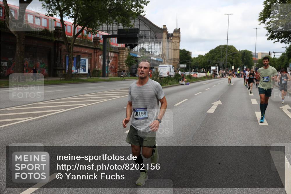 29.06.2025 - hella hamburg halbmarathon Yannick Fuchs http://msf.ph/oto/8202156 29.06.2025 10:32:05 20KM 1290, 2196, 2404, 2767, 3790, 5042, 5307, 5791, 5923, 6047, 6123, 6458, 7310, 9017, 9914, 10190, 10451, 11423, 12739, 12900, 13141, 13372, 13854, 14387, 14459, 14691, 14934, 15178, 15410, 16992, 17125, 17137, 18103, 18159, 18216, 18357, 18986 meine-sportfotos.de