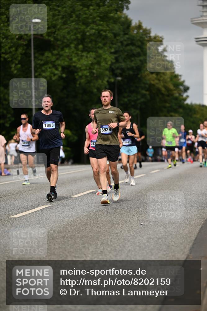 29.06.2025 - hella hamburg halbmarathon Dr. Thomas Lammeyer http://msf.ph/oto/8202159 29.06.2025 10:11:48 Kennedybrücke 1173, 1893, 1993, 2032, 2136, 3328, 3929, 4262, 5242, 5899, 6196, 6517, 6518, 6707, 6713, 6715, 6833, 7476, 7503, 7760, 8585, 9338, 9967, 10700 meine-sportfotos.de