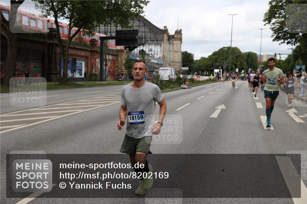 29.06.2025 - hella hamburg halbmarathon Yannick Fuchs http://msf.ph/oto/8202169 29.06.2025 10:32:05 20KM 1290, 2196, 2404, 2767, 3790, 5042, 5307, 5791, 5923, 6047, 6123, 6458, 7310, 9017, 9914, 10190, 10451, 11423, 12739, 12900, 13141, 13372, 13854, 14387, 14459, 14691, 14934, 15178, 15410, 16992, 17125, 17137, 18103, 18159, 18216, 18357, 18986 meine-sportfotos.de
