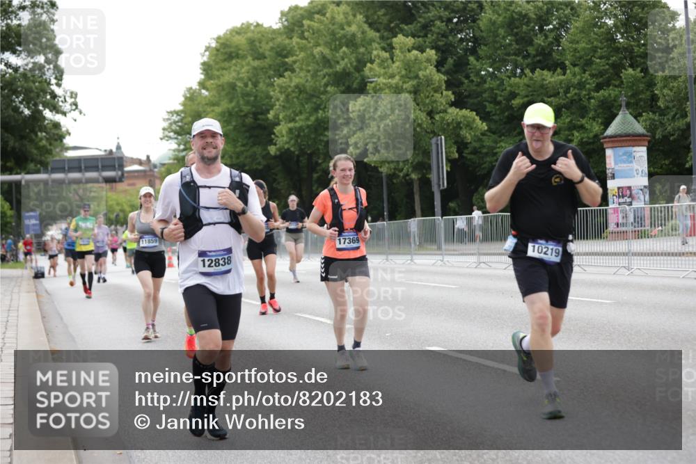 29.06.2025 - hella hamburg halbmarathon Jannik Wohlers http://msf.ph/oto/8202183 29.06.2025 10:25:32 Lombardsbrücke 1479, 3765, 4378, 4797, 5497, 6663, 8276, 10104, 10219, 11139, 11596, 11699, 11828, 11859, 12074, 12505, 12838, 12945, 12946, 14179, 14223, 14356, 16354, 16927, 17369, 19144 meine-sportfotos.de