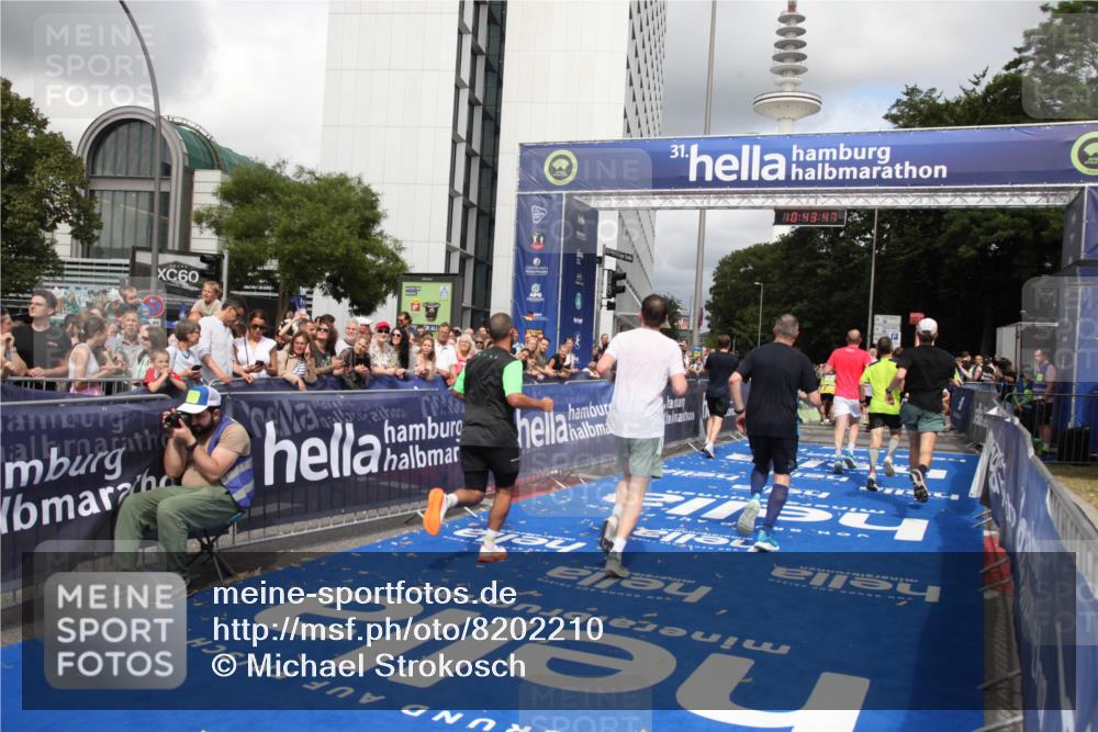 29.06.2025 - hella hamburg halbmarathon Michael Strokosch http://msf.ph/oto/8202210 29.06.2025 10:43:46 Ziel 1976, 3116, 4318, 6903, 6991, 9114, 9159, 11153, 11848, 13421, 14201, 14210, 14690, 15328, 15932, 16105, 17912, 18449, 19090 meine-sportfotos.de