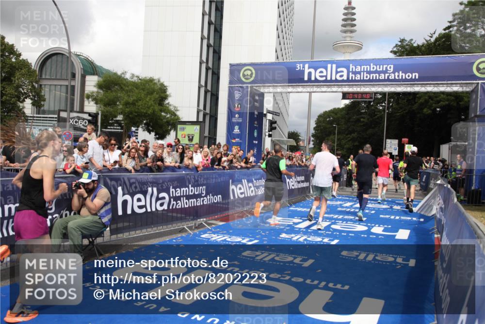 29.06.2025 - hella hamburg halbmarathon Michael Strokosch http://msf.ph/oto/8202223 29.06.2025 10:43:47 Ziel 1976, 3116, 4318, 6903, 6991, 9114, 9159, 11153, 11848, 13421, 14201, 14210, 15328, 15512, 15932, 16062, 16105, 18449, 19090 meine-sportfotos.de