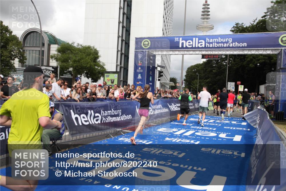 29.06.2025 - hella hamburg halbmarathon Michael Strokosch http://msf.ph/oto/8202240 29.06.2025 10:43:48 Ziel 1976, 4318, 6903, 6991, 7185, 9114, 9159, 11153, 11778, 11848, 13421, 14201, 14210, 15328, 15512, 15932, 16062, 16105, 18449, 19090 meine-sportfotos.de