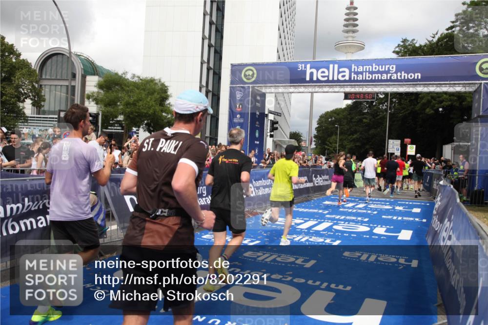 29.06.2025 - hella hamburg halbmarathon Michael Strokosch http://msf.ph/oto/8202291 29.06.2025 10:43:49 Ziel 1976, 3437, 4318, 6903, 6991, 7185, 9114, 9159, 9374, 11153, 11778, 11848, 13421, 13897, 14201, 14210, 15328, 15512, 15932, 16062, 16105, 18650, 19090 meine-sportfotos.de