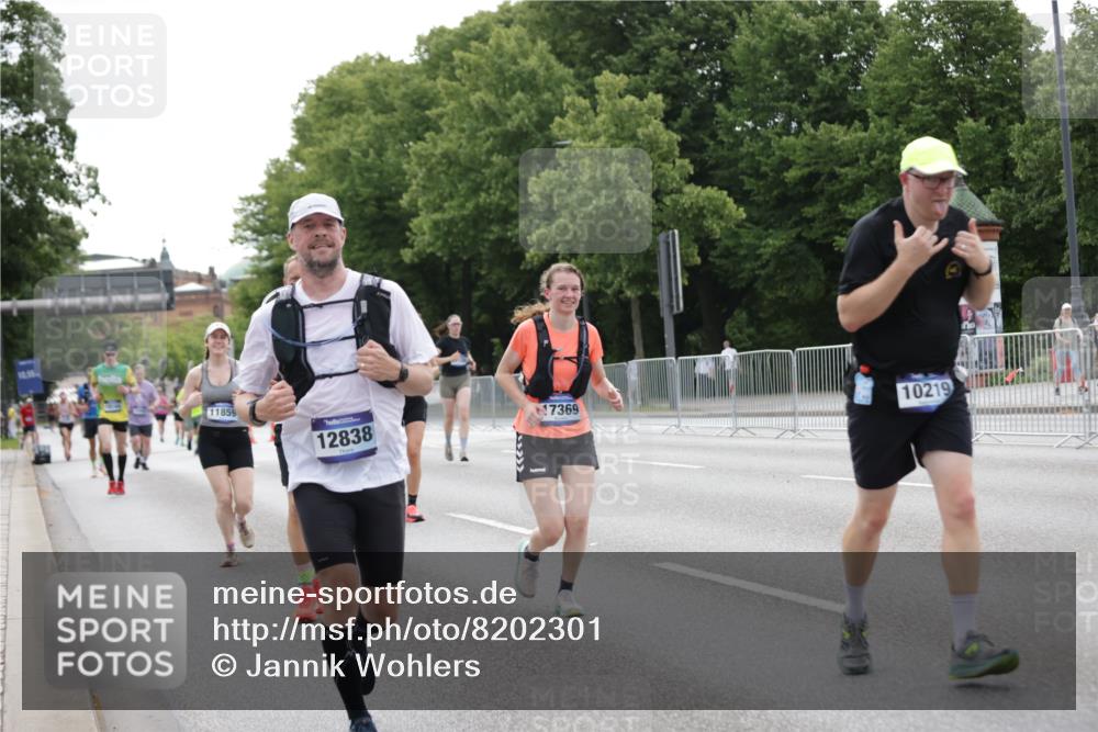 29.06.2025 - hella hamburg halbmarathon Jannik Wohlers http://msf.ph/oto/8202301 29.06.2025 10:25:32 Lombardsbrücke 1479, 3765, 4378, 4797, 5497, 6663, 8276, 10104, 10219, 11139, 11596, 11699, 11828, 11859, 12074, 12505, 12838, 12945, 12946, 14179, 14223, 14356, 16354, 16927, 17369, 19144 meine-sportfotos.de