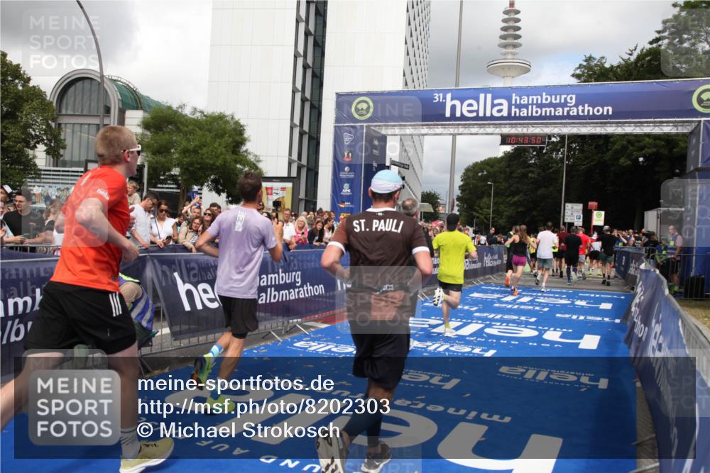 29.06.2025 - hella hamburg halbmarathon Michael Strokosch http://msf.ph/oto/8202303 29.06.2025 10:43:49 Ziel 1976, 3437, 4318, 6903, 6991, 7185, 9114, 9159, 9374, 11153, 11778, 11848, 13421, 13897, 14201, 14210, 15328, 15512, 15932, 16062, 16105, 18650, 19090 meine-sportfotos.de
