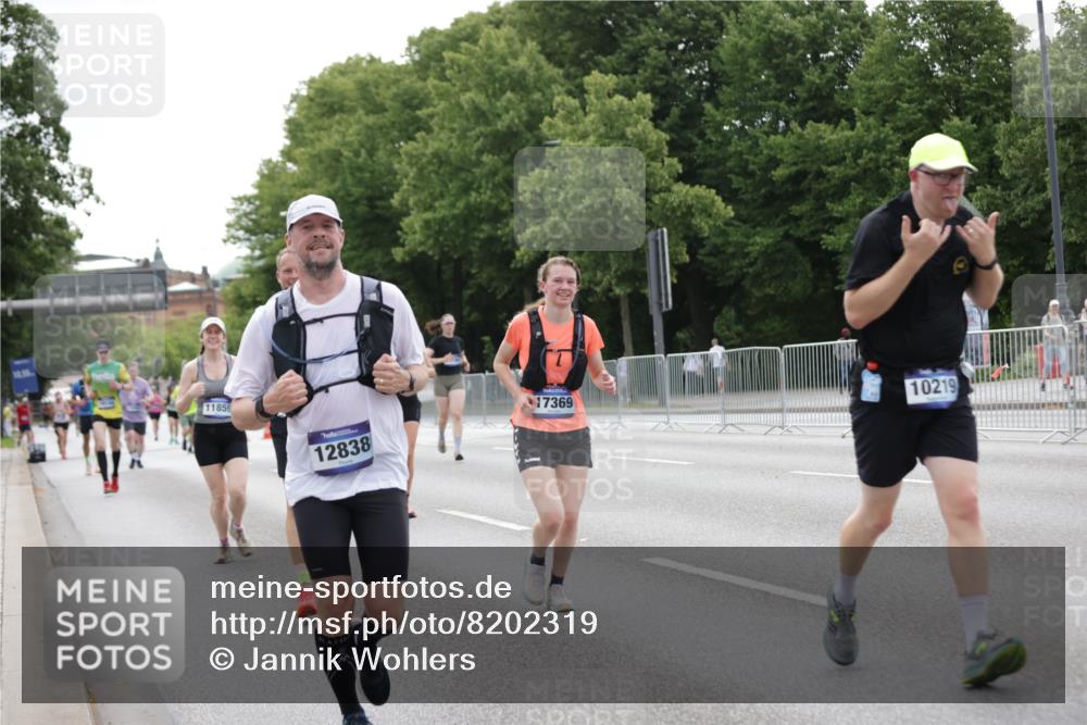 29.06.2025 - hella hamburg halbmarathon Jannik Wohlers http://msf.ph/oto/8202319 29.06.2025 10:25:32 Lombardsbrücke 1479, 3765, 4378, 4797, 5497, 6663, 8276, 10104, 10219, 11139, 11596, 11699, 11828, 11859, 12074, 12505, 12838, 12945, 12946, 14179, 14223, 14356, 16354, 16927, 17369, 19144 meine-sportfotos.de