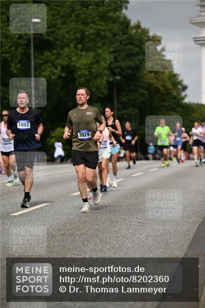 29.06.2025 - hella hamburg halbmarathon Dr. Thomas Lammeyer http://msf.ph/oto/8202360 29.06.2025 10:11:49 Kennedybrücke 1173, 1893, 1993, 2032, 2136, 3328, 3929, 4262, 5242, 5899, 6196, 6518, 6707, 6713, 6715, 6833, 7476, 7760, 8585, 9338, 9967, 10700 meine-sportfotos.de