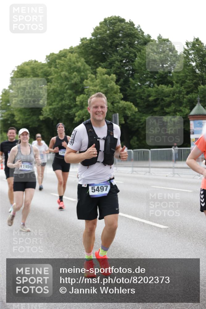 29.06.2025 - hella hamburg halbmarathon Jannik Wohlers http://msf.ph/oto/8202373 29.06.2025 10:25:34 Lombardsbrücke 1479, 4797, 5497, 6663, 8276, 10104, 10219, 11139, 11596, 11699, 11828, 11859, 12074, 12838, 12945, 12946, 14063, 14179, 14223, 14356, 16927, 17369, 19144 meine-sportfotos.de