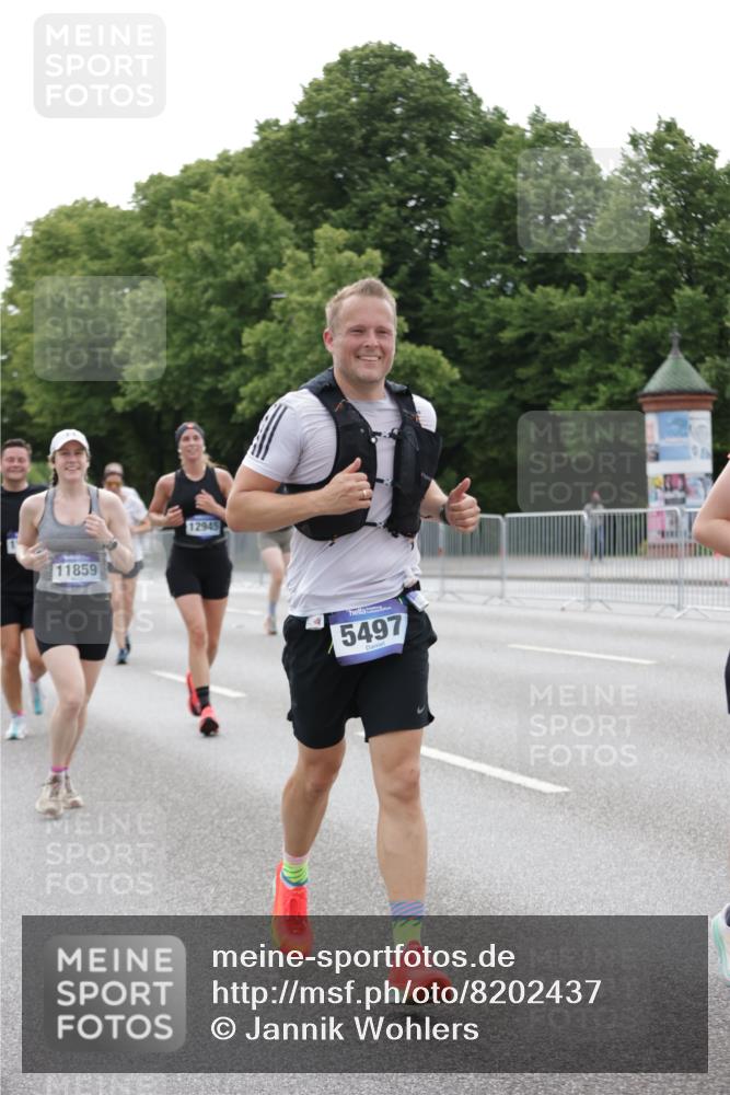 29.06.2025 - hella hamburg halbmarathon Jannik Wohlers http://msf.ph/oto/8202437 29.06.2025 10:25:34 Lombardsbrücke 1479, 4797, 5497, 6663, 8276, 10104, 10219, 11139, 11596, 11699, 11828, 11859, 12074, 12838, 12945, 12946, 14063, 14179, 14223, 14356, 16927, 17369, 19144 meine-sportfotos.de