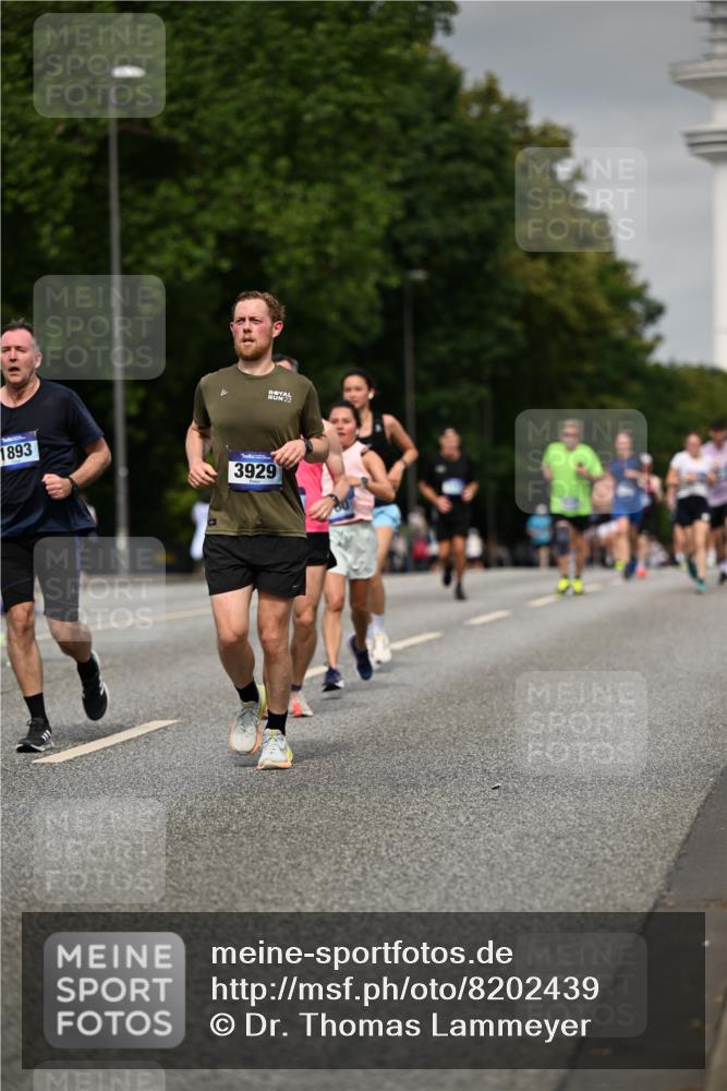 29.06.2025 - hella hamburg halbmarathon Dr. Thomas Lammeyer http://msf.ph/oto/8202439 29.06.2025 10:11:49 Kennedybrücke 1173, 1893, 1993, 2032, 2136, 3328, 3929, 4262, 5242, 5899, 6196, 6518, 6707, 6713, 6715, 6833, 7476, 7760, 8585, 9338, 9967, 10700 meine-sportfotos.de