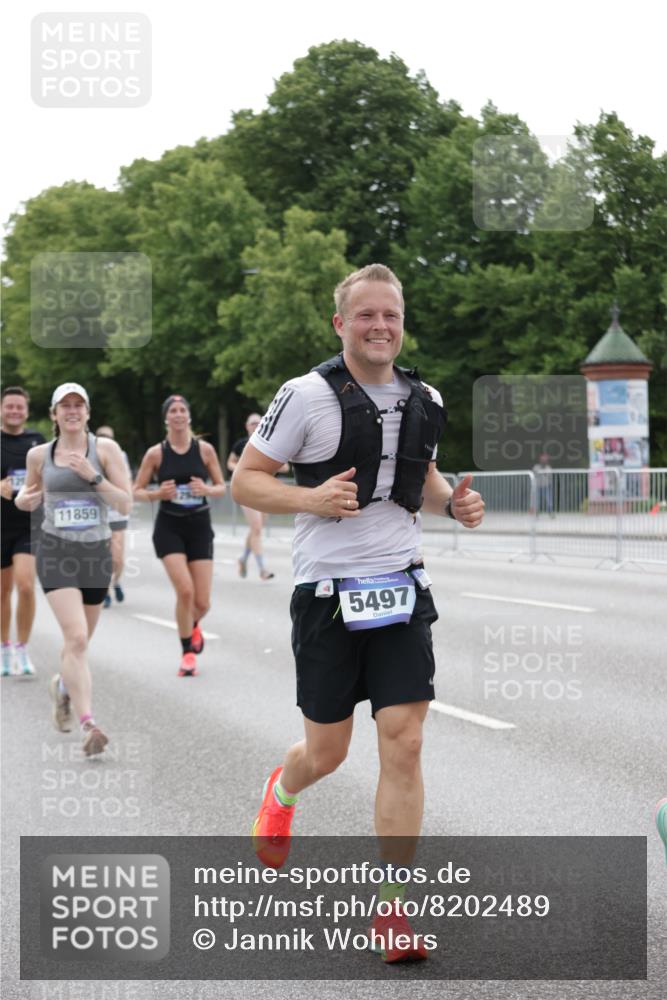 29.06.2025 - hella hamburg halbmarathon Jannik Wohlers http://msf.ph/oto/8202489 29.06.2025 10:25:34 Lombardsbrücke 1479, 4797, 5497, 6663, 8276, 10104, 10219, 11139, 11596, 11699, 11828, 11859, 12074, 12838, 12945, 12946, 14063, 14179, 14223, 14356, 16927, 17369, 19144 meine-sportfotos.de