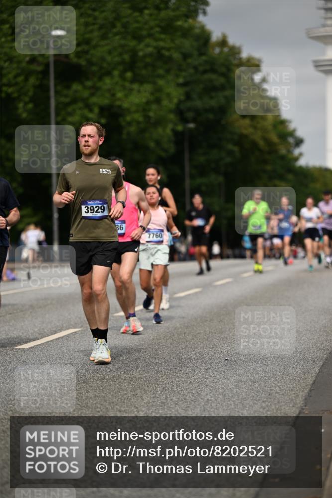 29.06.2025 - hella hamburg halbmarathon Dr. Thomas Lammeyer http://msf.ph/oto/8202521 29.06.2025 10:11:49 Kennedybrücke 1173, 1893, 1993, 2032, 2136, 3328, 3929, 4262, 5242, 5899, 6196, 6518, 6707, 6713, 6715, 6833, 7476, 7760, 8585, 9338, 9967, 10700 meine-sportfotos.de
