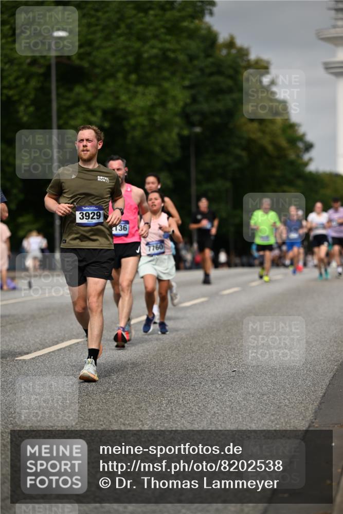 29.06.2025 - hella hamburg halbmarathon Dr. Thomas Lammeyer http://msf.ph/oto/8202538 29.06.2025 10:11:49 Kennedybrücke 1173, 1893, 1993, 2032, 2136, 3328, 3929, 4262, 5242, 5899, 6196, 6518, 6707, 6713, 6715, 6833, 7476, 7760, 8585, 9338, 9967, 10700 meine-sportfotos.de
