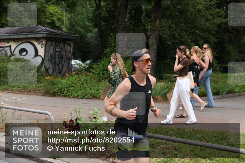 29.06.2025 - hella hamburg halbmarathon Yannick Fuchs http://msf.ph/oto/8202554 29.06.2025 10:32:08 20KM 1290, 1505, 2196, 2404, 2767, 3790, 5042, 5791, 5923, 6047, 6458, 9017, 9914, 10190, 10451, 11106, 11423, 12739, 12900, 13141, 13148, 13372, 13854, 14387, 15178, 15410, 16992, 17125, 17137, 18103, 18159, 18216, 18357, 18986 meine-sportfotos.de