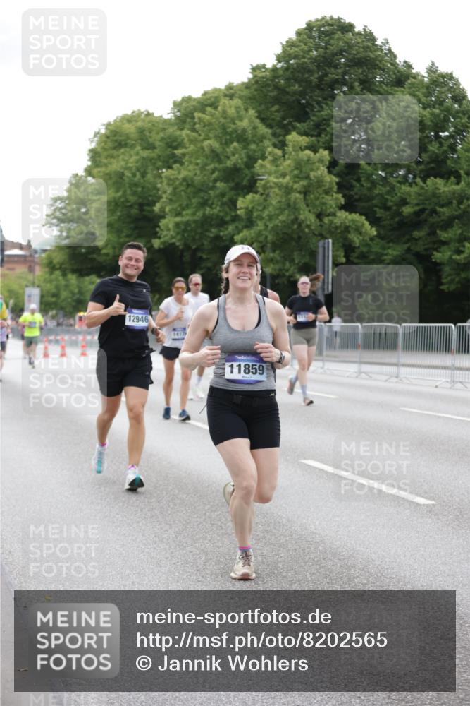 29.06.2025 - hella hamburg halbmarathon Jannik Wohlers http://msf.ph/oto/8202565 29.06.2025 10:25:35 Lombardsbrücke 1479, 4797, 5497, 6663, 8276, 10104, 10219, 11139, 11596, 11699, 11828, 11859, 12074, 12838, 12945, 12946, 14063, 14179, 14223, 14356, 14726, 17369, 19144 meine-sportfotos.de