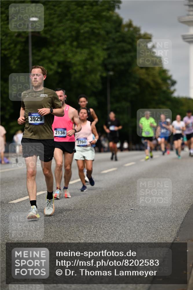 29.06.2025 - hella hamburg halbmarathon Dr. Thomas Lammeyer http://msf.ph/oto/8202583 29.06.2025 10:11:50 Kennedybrücke 1079, 1173, 1893, 1993, 2032, 2136, 3328, 3922, 3929, 4262, 5242, 5899, 6196, 6518, 6707, 6713, 6715, 6833, 7476, 7760, 8585, 9338, 9967, 10700 meine-sportfotos.de