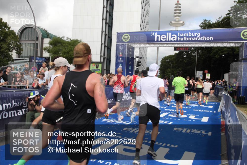 29.06.2025 - hella hamburg halbmarathon Michael Strokosch http://msf.ph/oto/8202629 29.06.2025 10:43:58 Ziel 3437, 3697, 3907, 5624, 5692, 8063, 8145, 8900, 9043, 9374, 10493, 10596, 11809, 12438, 12966, 13897, 14861, 16549, 17376, 17403, 18650, 18678 meine-sportfotos.de