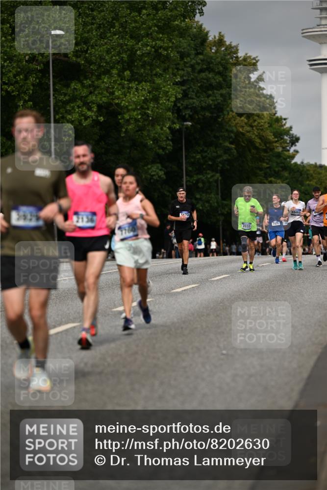 29.06.2025 - hella hamburg halbmarathon Dr. Thomas Lammeyer http://msf.ph/oto/8202630 29.06.2025 10:11:50 Kennedybrücke 1079, 1173, 1893, 1993, 2032, 2136, 3328, 3922, 3929, 4262, 5242, 5899, 6196, 6518, 6707, 6713, 6715, 6833, 7476, 7760, 8585, 9338, 9967, 10700 meine-sportfotos.de