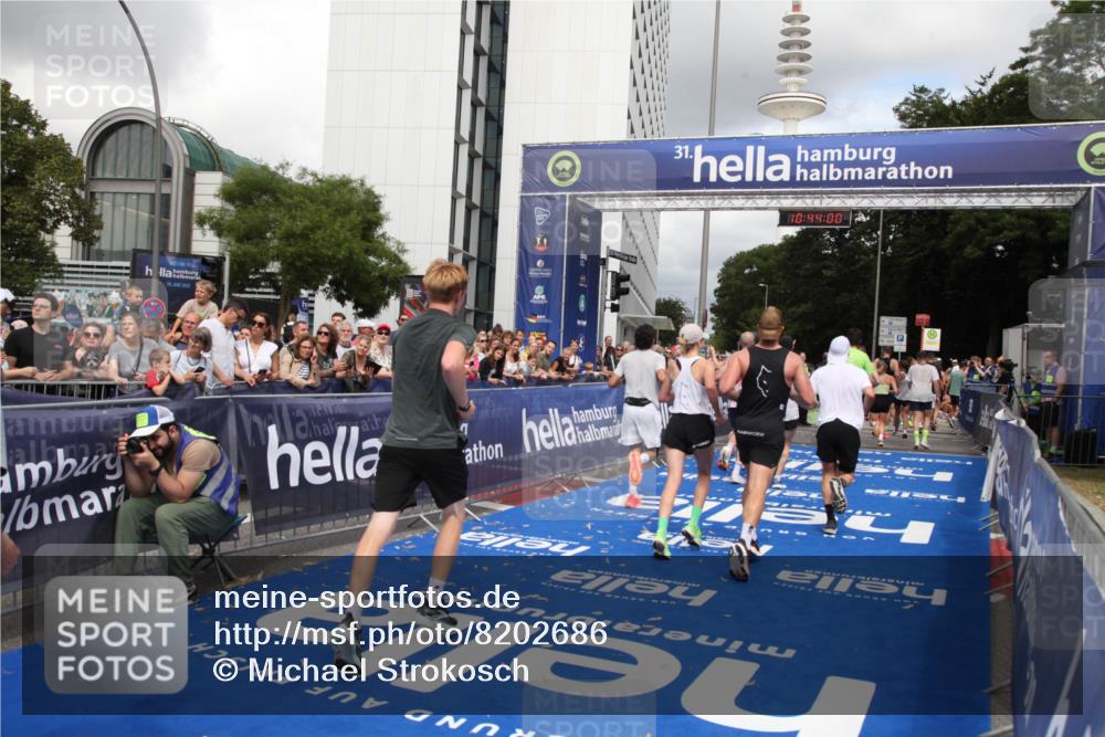 29.06.2025 - hella hamburg halbmarathon Michael Strokosch http://msf.ph/oto/8202686 29.06.2025 10:43:59 Ziel 3697, 3907, 4981, 5624, 5692, 8063, 8145, 8900, 9043, 10493, 10596, 11809, 12438, 12966, 14861, 15383, 16549, 17376, 17403, 18678 meine-sportfotos.de