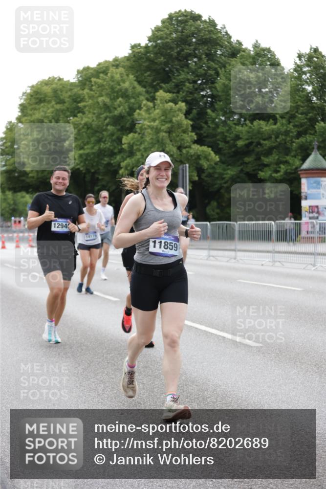 29.06.2025 - hella hamburg halbmarathon Jannik Wohlers http://msf.ph/oto/8202689 29.06.2025 10:25:36 Lombardsbrücke 1479, 4797, 5497, 6663, 8276, 8674, 10104, 10219, 11139, 11596, 11699, 11828, 11859, 12838, 12945, 12946, 14063, 14179, 14223, 14356, 14726, 17369, 19144 meine-sportfotos.de