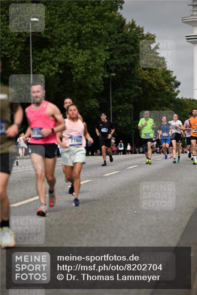 29.06.2025 - hella hamburg halbmarathon Dr. Thomas Lammeyer http://msf.ph/oto/8202704 29.06.2025 10:11:51 Kennedybrücke 1079, 1173, 1893, 1993, 2032, 2136, 3328, 3922, 3929, 4262, 5242, 5899, 6196, 6518, 6707, 6713, 6715, 6833, 7019, 7476, 7760, 8585, 9338, 9967 meine-sportfotos.de