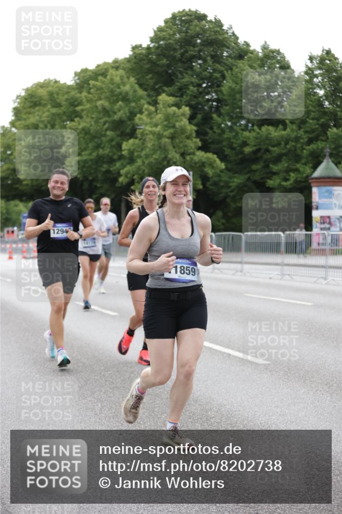 29.06.2025 - hella hamburg halbmarathon Jannik Wohlers http://msf.ph/oto/8202738 29.06.2025 10:25:36 Lombardsbrücke 1479, 4797, 5497, 6663, 8276, 8674, 10104, 10219, 11139, 11596, 11699, 11828, 11859, 12838, 12945, 12946, 14063, 14179, 14223, 14356, 14726, 17369, 19144 meine-sportfotos.de