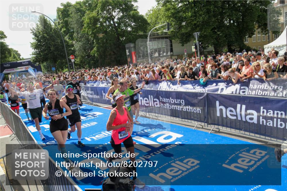 29.06.2025 - hella hamburg halbmarathon Michael Strokosch http://msf.ph/oto/8202797 29.06.2025 11:37:07 Ziel 1159, 1160, 1199, 2496, 3053, 3660, 3895, 4884, 5747, 5786, 6365, 7528, 7749, 7750, 9063, 9819, 11988, 12472, 13537, 14470, 15171, 16129, 16690, 18561 meine-sportfotos.de
