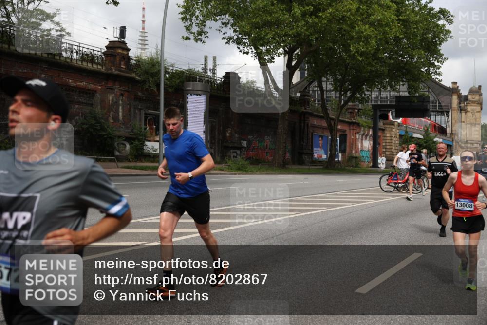 29.06.2025 - hella hamburg halbmarathon Yannick Fuchs http://msf.ph/oto/8202867 29.06.2025 10:44:48 20KM 1461, 1466, 1507, 1750, 1817, 2207, 2880, 3654, 4077, 4346, 4816, 5018, 5115, 6027, 6662, 6712, 6795, 7052, 7134, 7176, 7397, 7583, 7930, 7932, 8117, 8205, 8572, 8704, 8819, 9057, 11214, 11356, 11607, 12016, 12624, 12949, 13008, 13687, 13701, 13875, 14034, 14125, 14257, 14626, 15362, 15395, 15720, 15803, 15950, 16285, 16291, 16716, 17129, 17179, 17221, 17384, 18006, 18066, 18370, 18394, 18489, 18811 meine-sportfotos.de