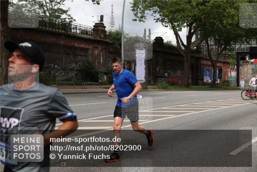 29.06.2025 - hella hamburg halbmarathon Yannick Fuchs http://msf.ph/oto/8202900 29.06.2025 10:44:48 20KM 1461, 1466, 1507, 1750, 1817, 2207, 2880, 3654, 4077, 4346, 4816, 5018, 5115, 6027, 6662, 6712, 6795, 7052, 7134, 7176, 7397, 7583, 7930, 7932, 8117, 8205, 8572, 8704, 8819, 9057, 11214, 11356, 11607, 12016, 12624, 12949, 13008, 13687, 13701, 13875, 14034, 14125, 14257, 14626, 15362, 15395, 15720, 15803, 15950, 16285, 16291, 16716, 17129, 17179, 17221, 17384, 18006, 18066, 18370, 18394, 18489, 18811 meine-sportfotos.de