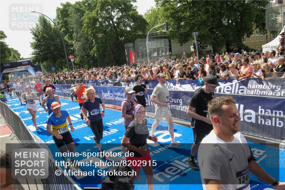 29.06.2025 - hella hamburg halbmarathon Michael Strokosch http://msf.ph/oto/8202915 29.06.2025 11:37:10 Ziel 1159, 1160, 1199, 2496, 3053, 3895, 5747, 5786, 7528, 7750, 9063, 9819, 11246, 12472, 13537, 14470, 16129, 16690, 18428, 18561 meine-sportfotos.de