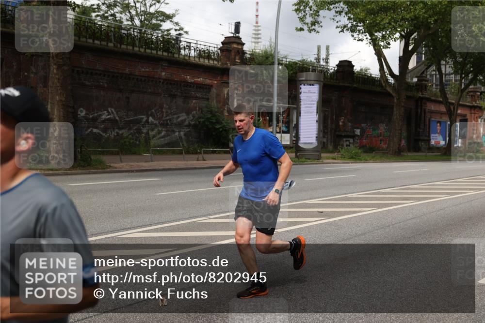 29.06.2025 - hella hamburg halbmarathon Yannick Fuchs http://msf.ph/oto/8202945 29.06.2025 10:44:48 20KM 1461, 1466, 1507, 1750, 1817, 2207, 2880, 3654, 4077, 4346, 4816, 5018, 5115, 6027, 6662, 6712, 6795, 7052, 7134, 7176, 7397, 7583, 7930, 7932, 8117, 8205, 8572, 8704, 8819, 9057, 11214, 11356, 11607, 12016, 12624, 12949, 13008, 13687, 13701, 13875, 14034, 14125, 14257, 14626, 15362, 15395, 15720, 15803, 15950, 16285, 16291, 16716, 17129, 17179, 17221, 17384, 18006, 18066, 18370, 18394, 18489, 18811 meine-sportfotos.de